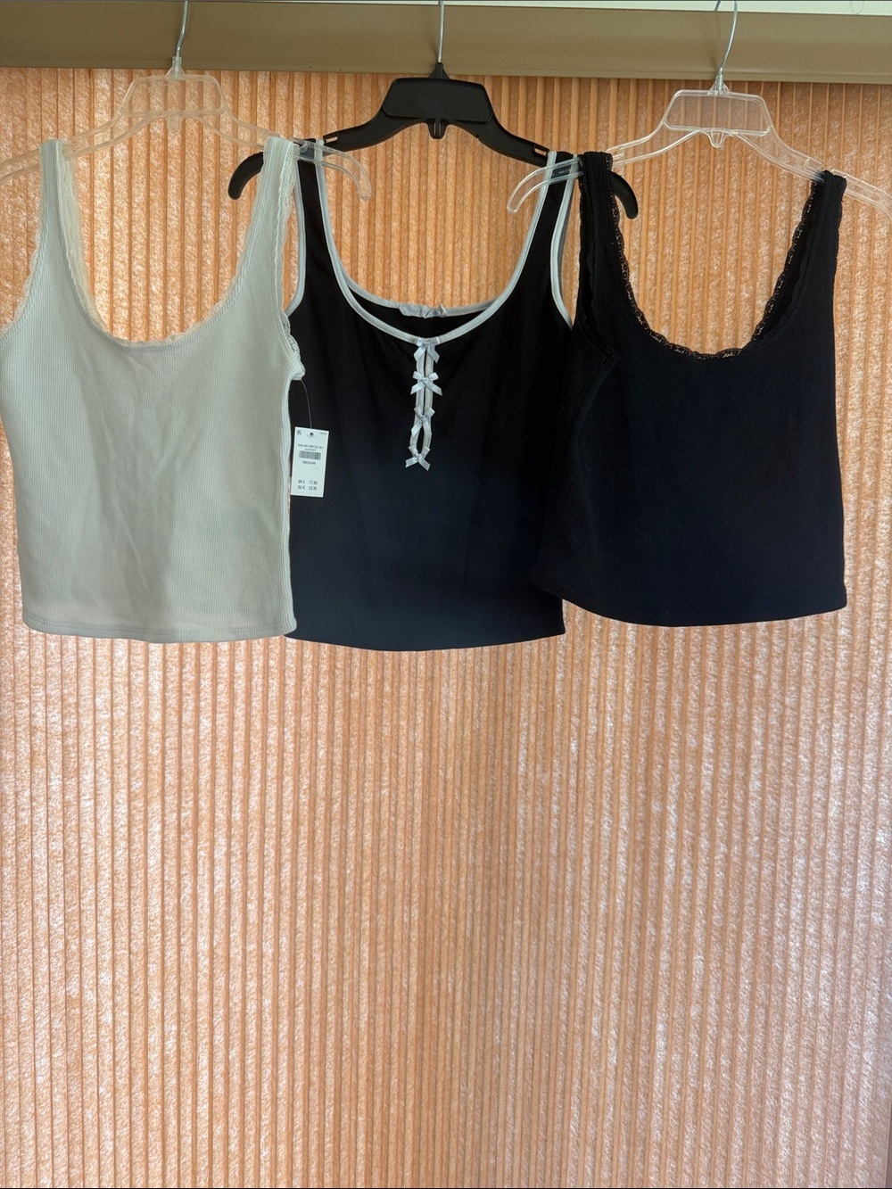 Gilly Hicks Women’s White and Black and Lush Scoop Neck Tank Tops - Pack of 3